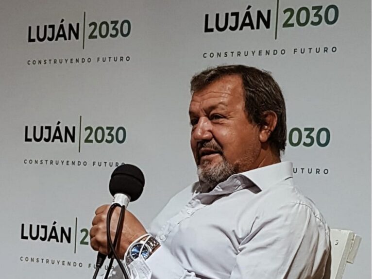 Roberto Costa presenta el libro «Los Concejales»