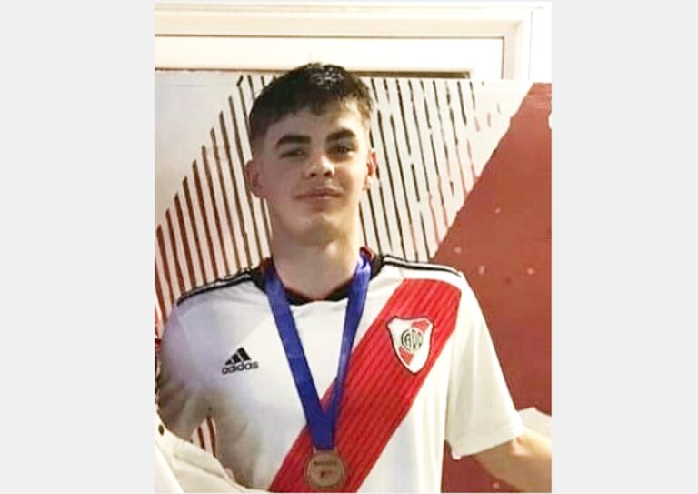 Natación: Theo Gonzalo se destacó en Montevideo