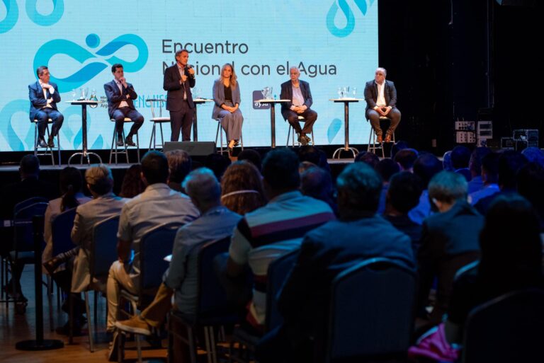 «Encuentro Nacional con el Agua»: participó Enrique Merlo