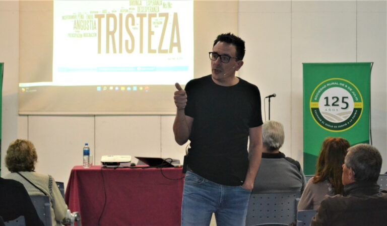 Jorge Giacobbe (h) dio una charla en la 125º Expo