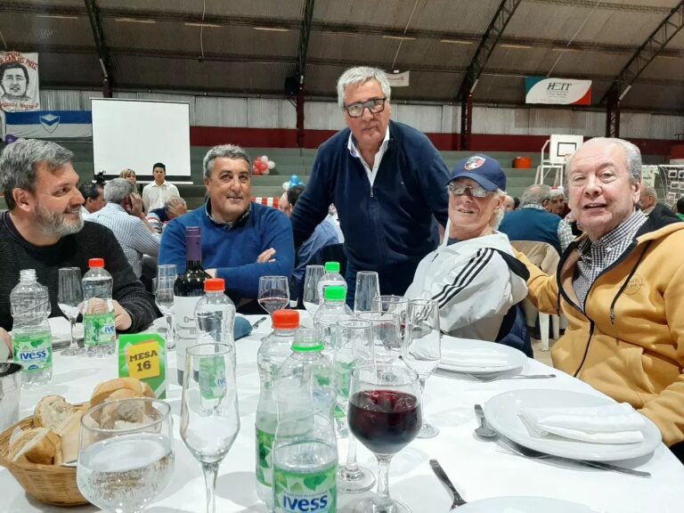 Juan Carlos Pírez recibió un cálido agasajo