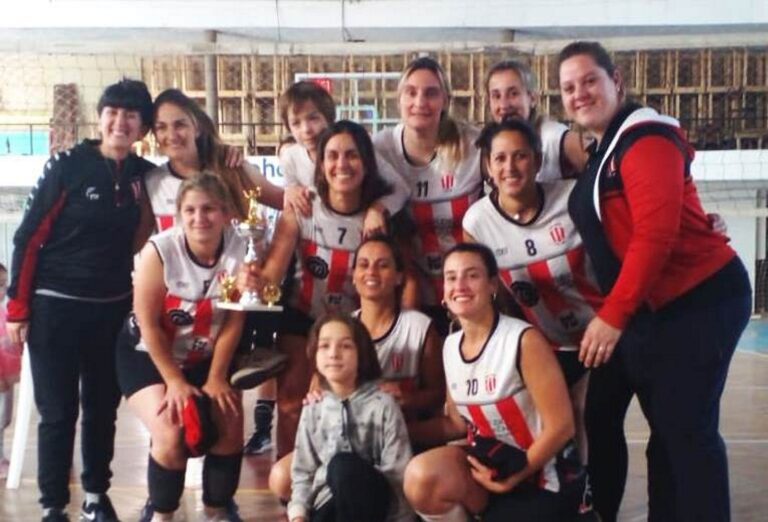 Maxi Voley: buen debut del equipo femenino del Club Atlético