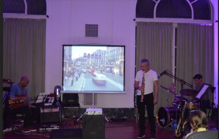 «Dennehy Casa de Té» ofrece una doble programación