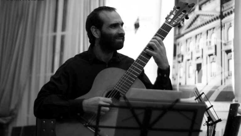 Espectáculo de guitarra jazz en «Dennehy Casa de Té»