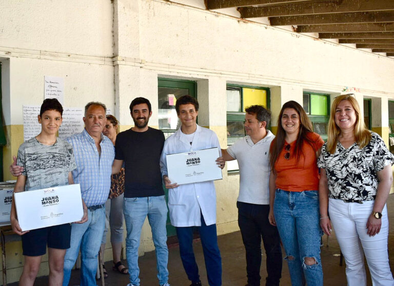 Estudiantes secundarios de 9 de Julio recibieron netbooks