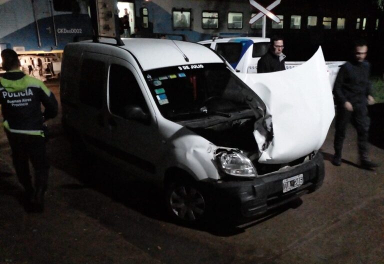 Accidente en el paso a nivel de calle Azcuénaga