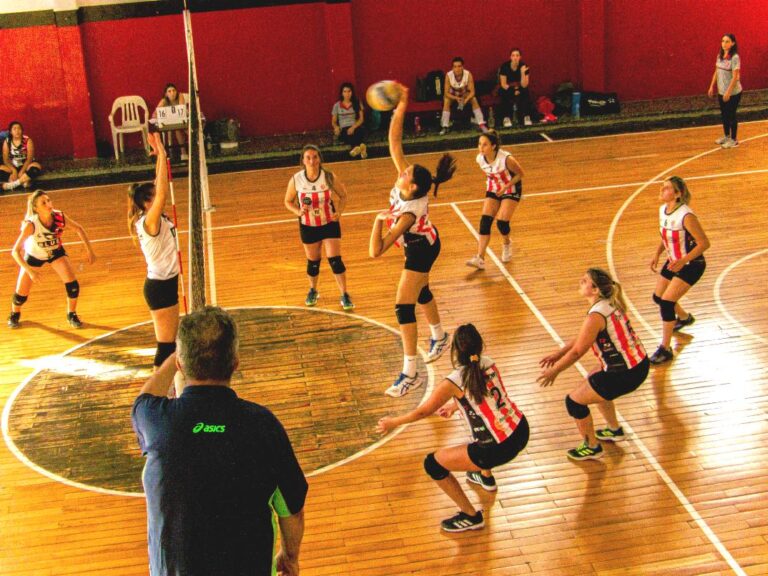 Voley femenino: Atlético jugará los play off