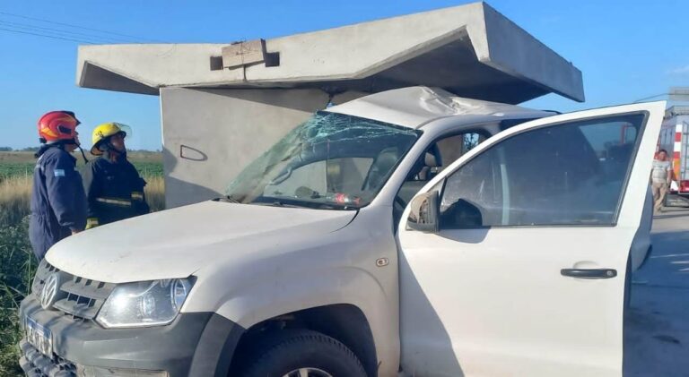 Accidente en Ruta 65: una camioneta impactó con una garita