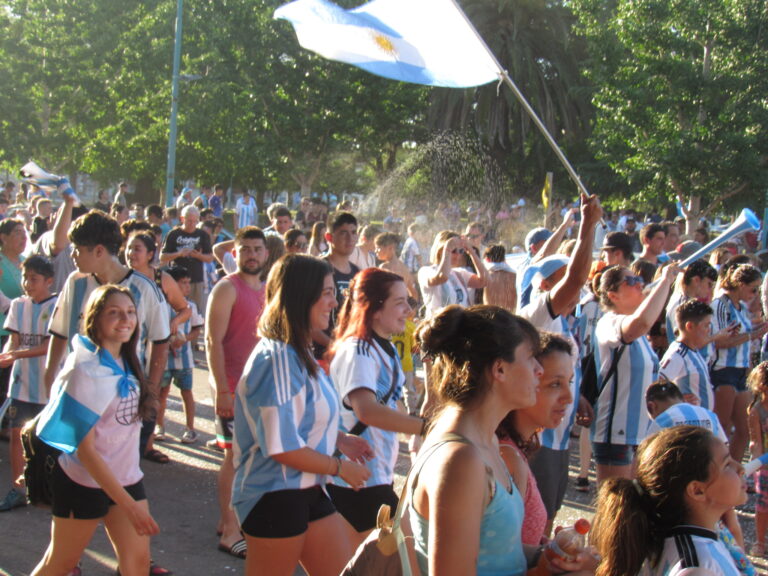 Festejos en 9 de Julio por Argentina finalista