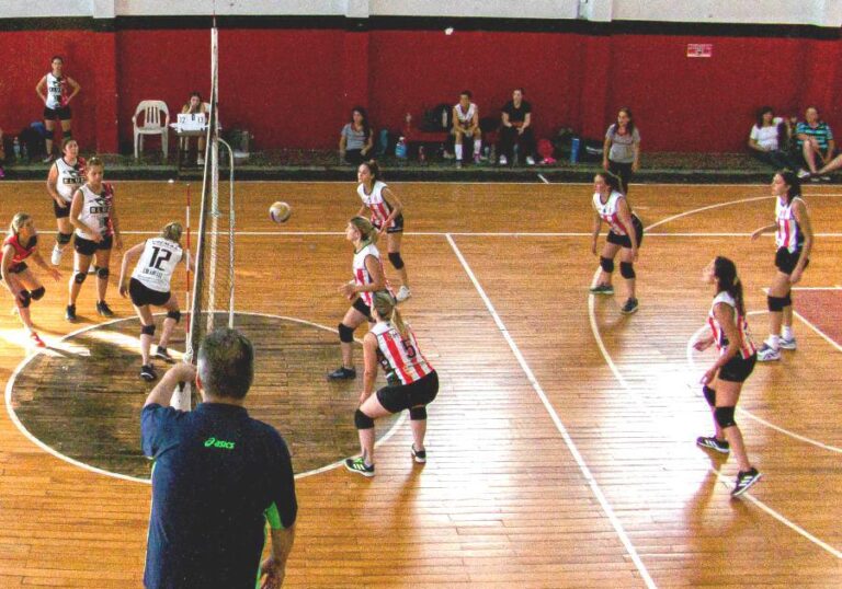 Vóley femenino: Atlético jugará los play off