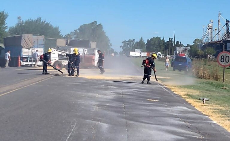 Ante un desperfecto, caída de cereal en Ruta 65