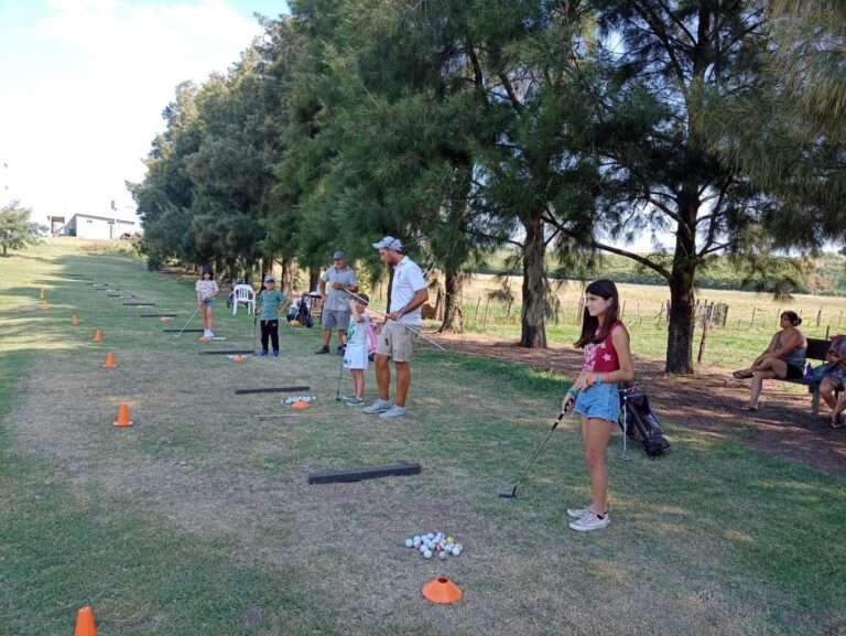 Golf: nuevejulienses compiten en Villegas