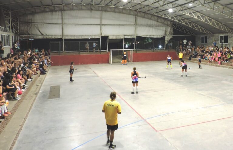 Comenzó anoche la disputa del Torneo de Hockey Pista