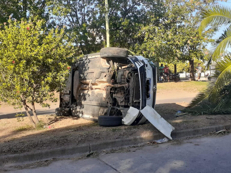Choque y vuelco en la Ciudad