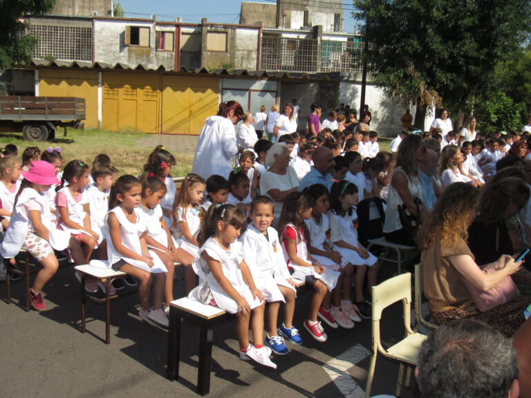 Con renovadas expectativas, comenzaron las clases