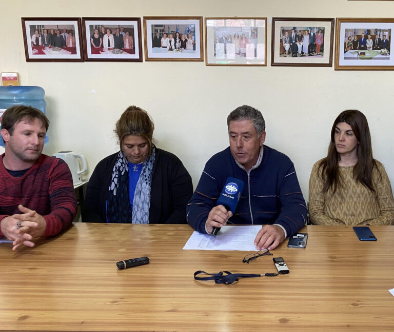 El Consejo Escolar tiene cinco integrantes