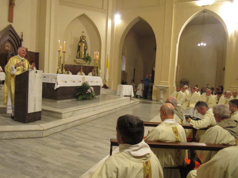 La Misa Crismal convocó a los sacerdotes de la Diócesis