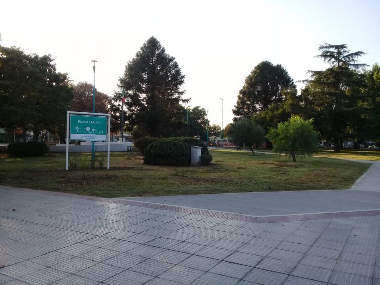 En Plaza Italia presentan obras