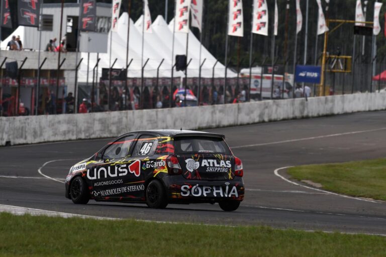 Turismo Pista: Francisco Martínez avanzó al 7mo lugar