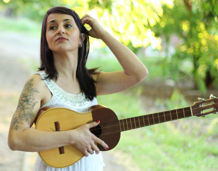Martina Vior se presenta en «Dennehy Casa de Té»