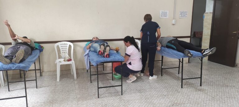 En French: hicieron su aporte 32 donantes