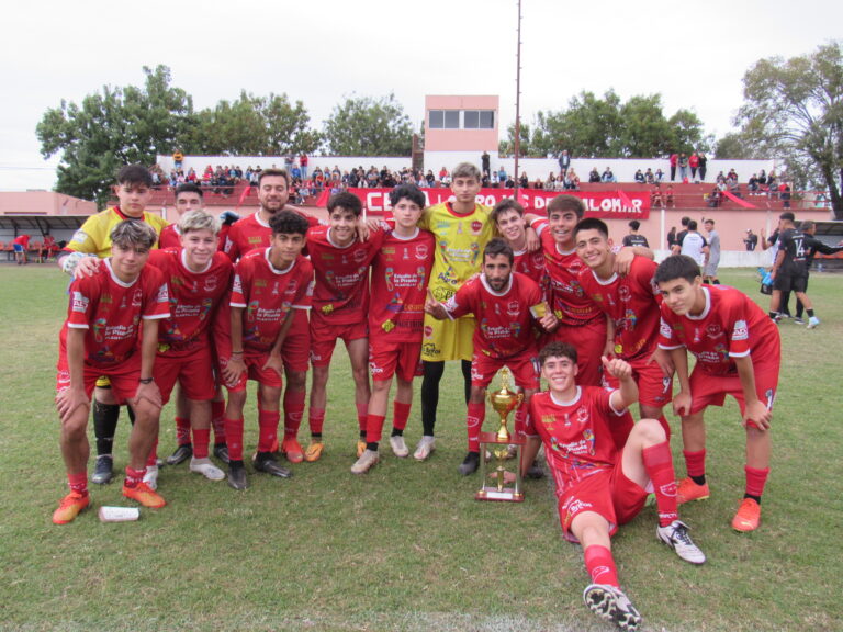 Cuarta: Agustín Alvarez celebró ante su público