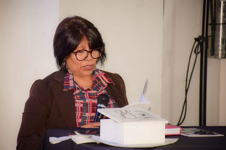Presentaron el libro “Miel Tibia”