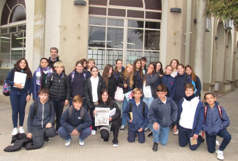 Alumnos de «Los Ceibos» visitaron «EL 9 DE JULIO»
