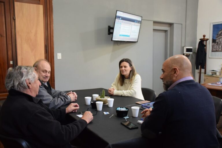 La Sociedad de Fomento de Barrio Luján se reunió con autoridades