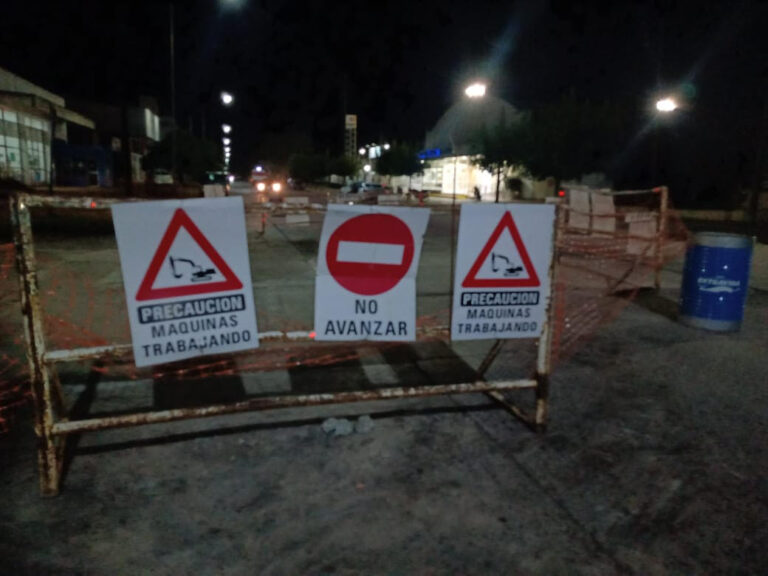 Reparación de pavimento: circular con precaución