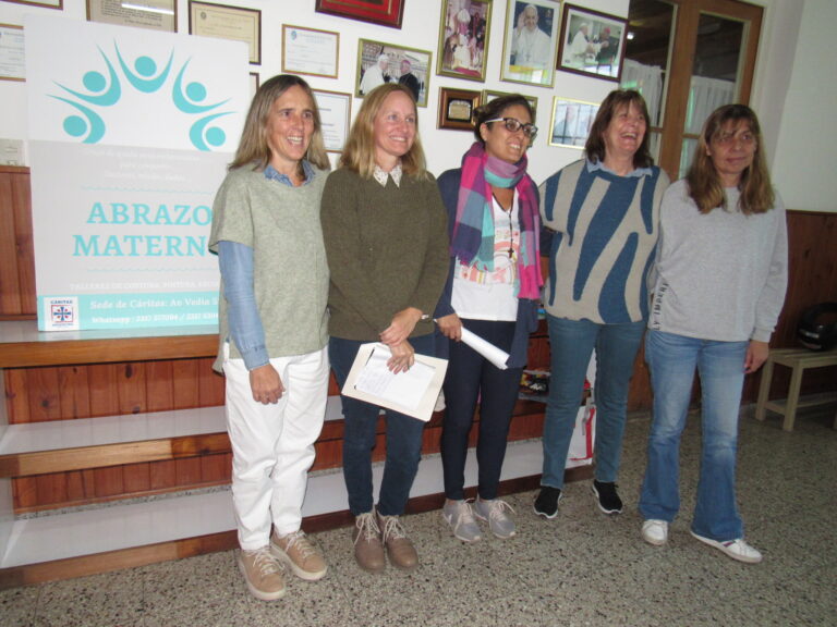 Cáritas lleva adelante «Abrazo Materno»