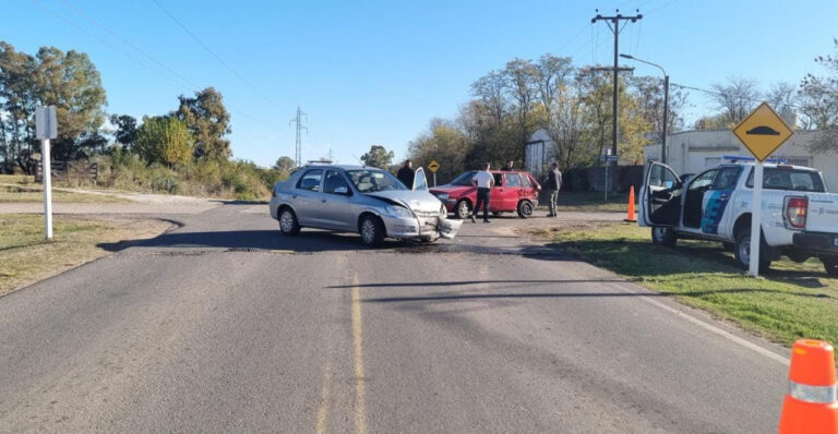 Chocaron dos autos en el Acceso Urquiza