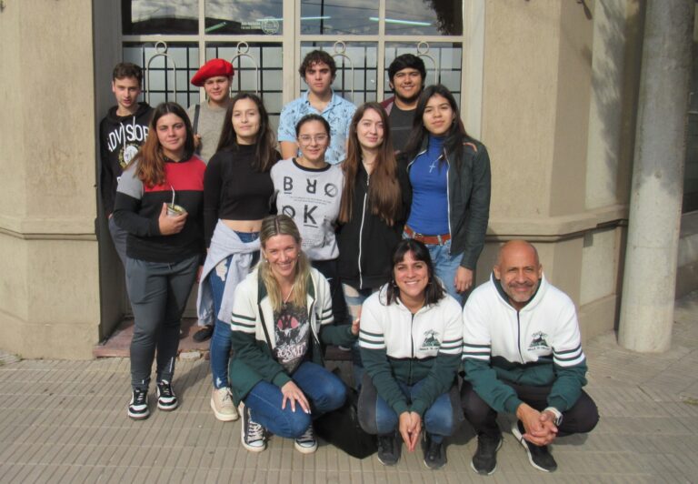 Alumnos del CEPT Nº 15 visitaron «EL 9 DE JULIO»