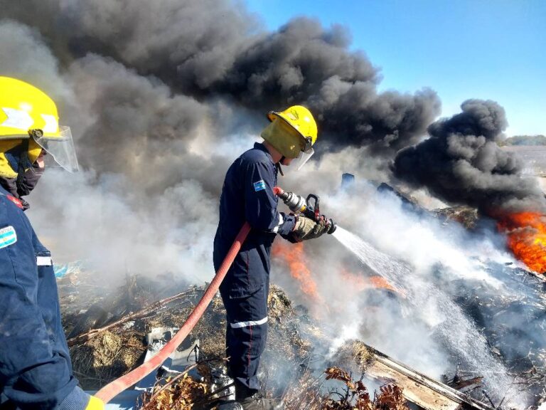 Incendio en el basural: cinco horas de labor