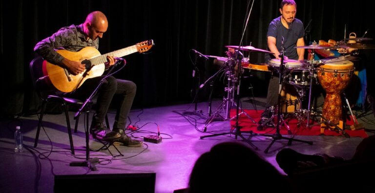 Este domingo: Dúo de guitarra y percusión en el Salón Blanco