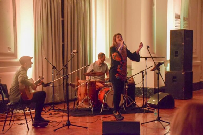 Se realizó el espectáculo musical en el Salón Blanco