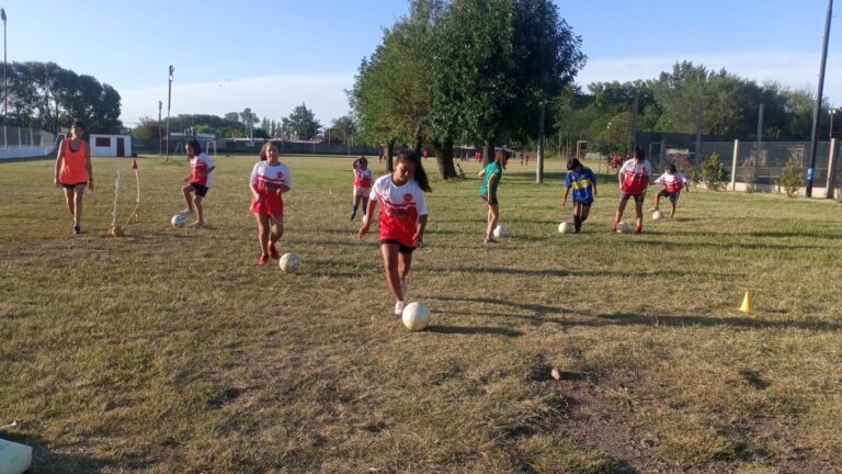 Fútbol Femenino: Agustín Alvarez convoca a jugadoras
