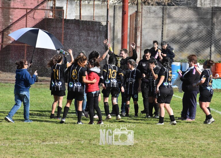 Fútbol Femenino: estrenó el título de Campeón