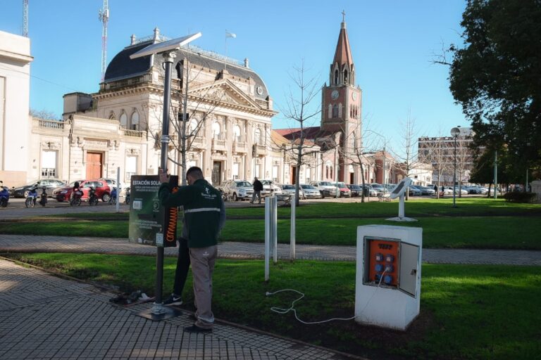 En Plaza Belgrano se instala la primera Estación Solar