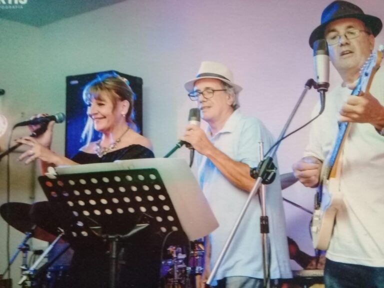 «Dennehy Casa de Té» recibe a «Viejos son los trapos»