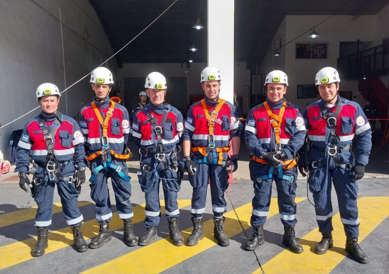 Bomberos se capacitaron en Rescate con cuerdas