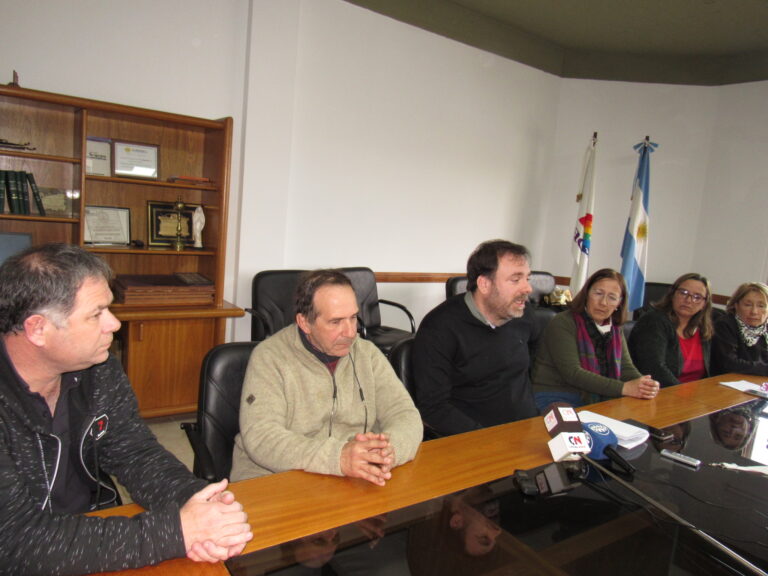 Piden a los usuarios que se acerquen para acceder a los beneficios