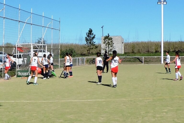 Hockey: tres victorias de Atlético ante 25 de Mayo