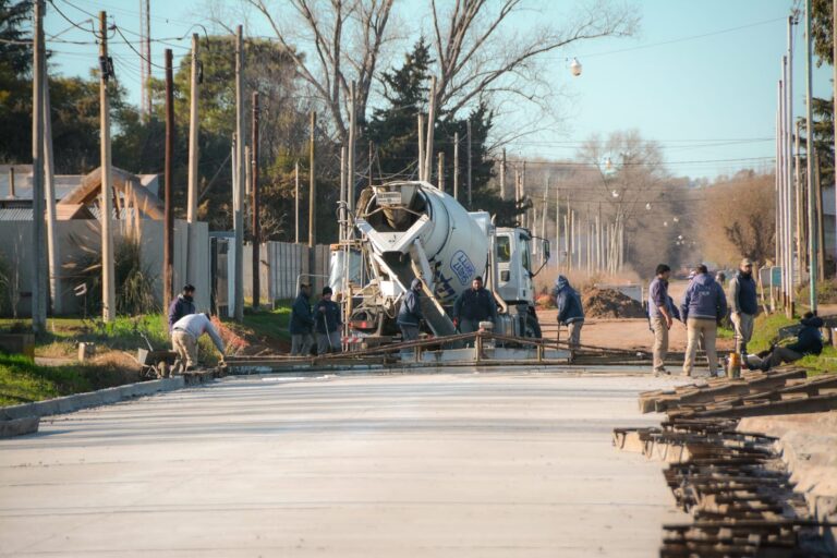 Continúa la pavimentación de calle Albert Schweitzer