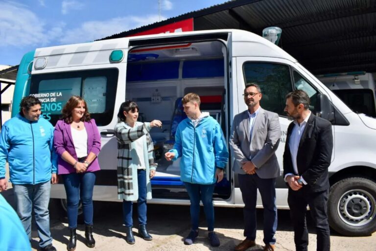El Hospital recibió una ambulancia y computadoras