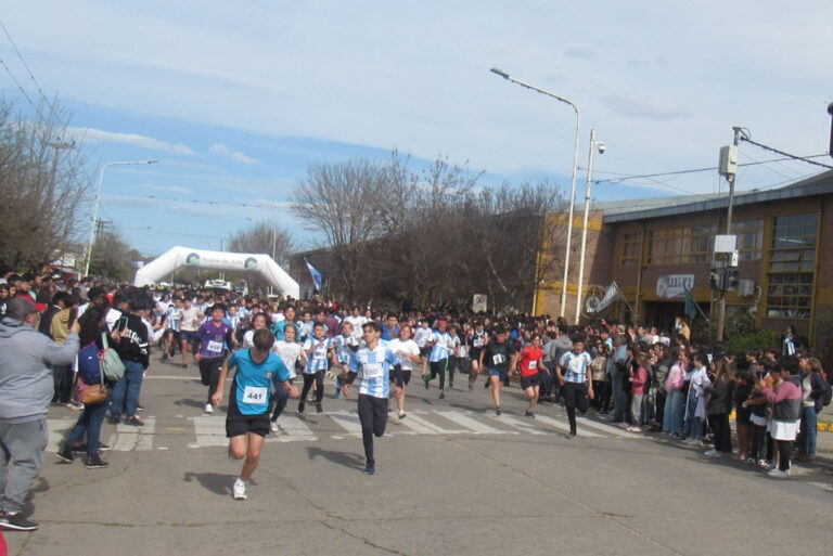 La Maratón Estudiantil contó con 320 participantes