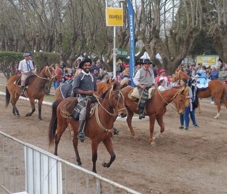 Fiestas, gastronomía y tradición: un viaje por la Provincia