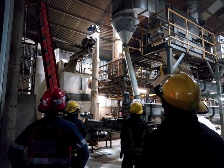 Bomberos evitaron que el fuego se propagara en una cerealera