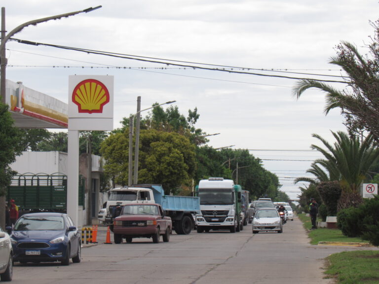 En próximos días se normalizaría el suministro de combustible