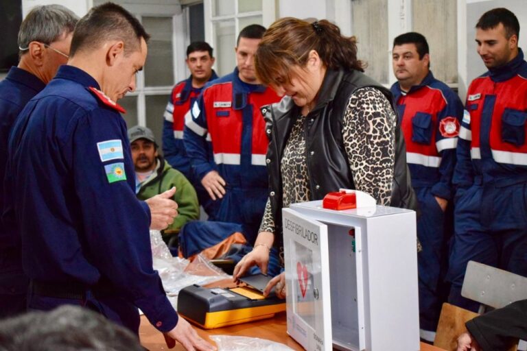 La comunidad de Patricios recibió un desfibrilador